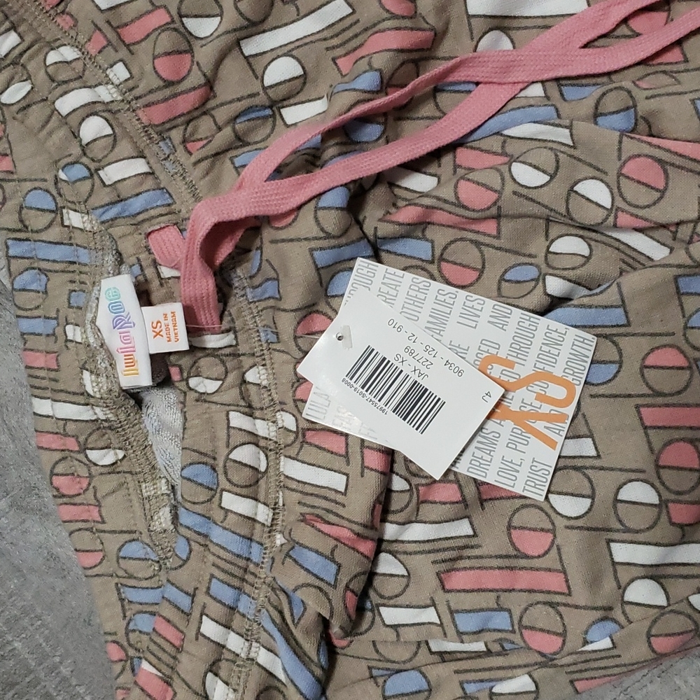 Sweatpants 🥳 - Picture 3 of 5